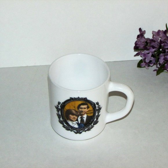 Prince King Charles & Princess Diana Royal Wedding Milk Glass Coffee Mug Vintage - Picture 2 of 6